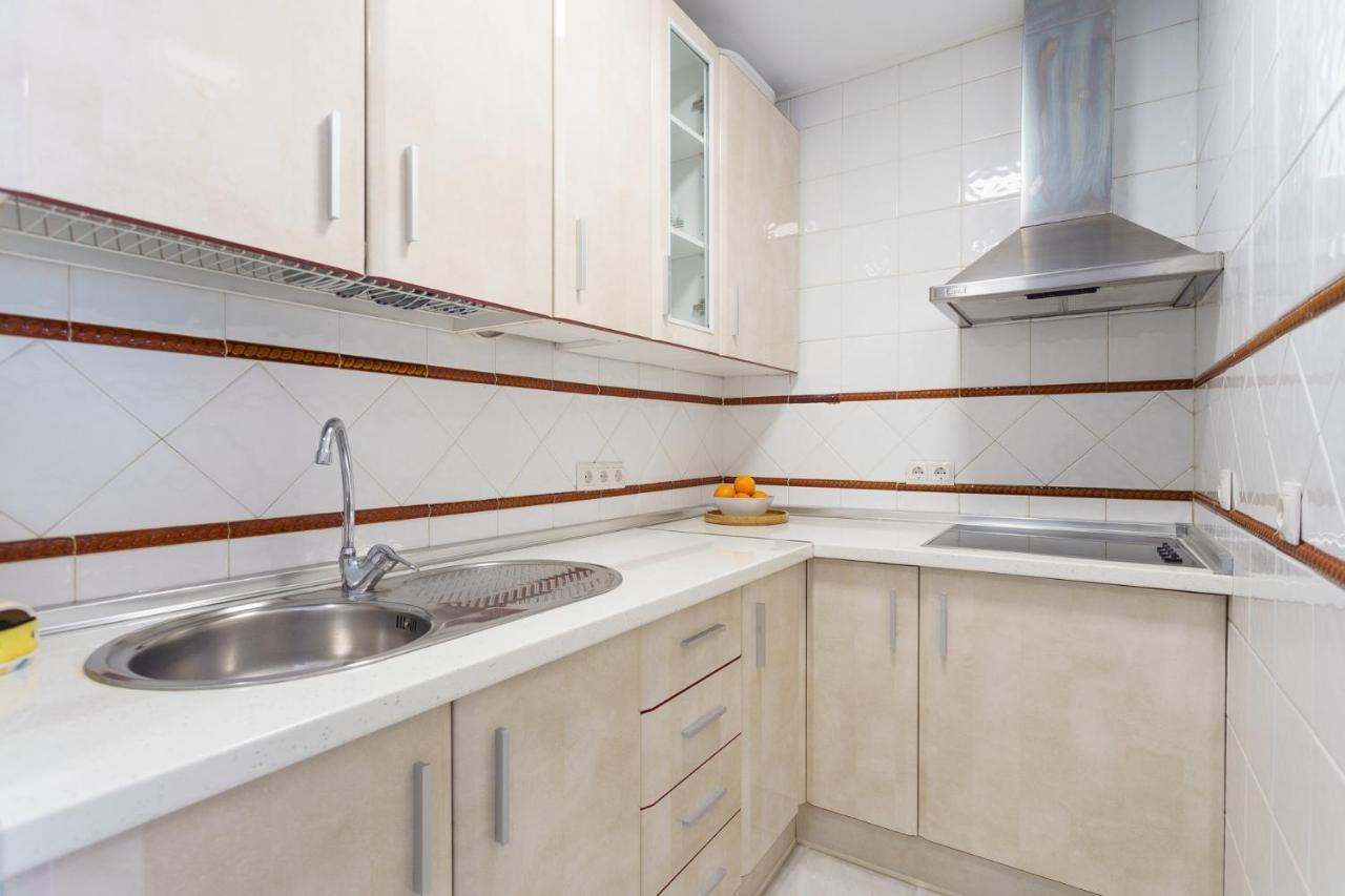 Malagasuite Carihuela Apartments Торремолинос Экстерьер фото