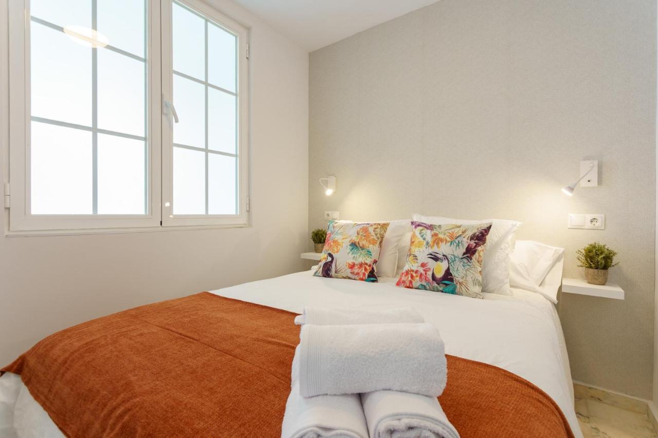 Malagasuite Carihuela Apartments Торремолинос Экстерьер фото