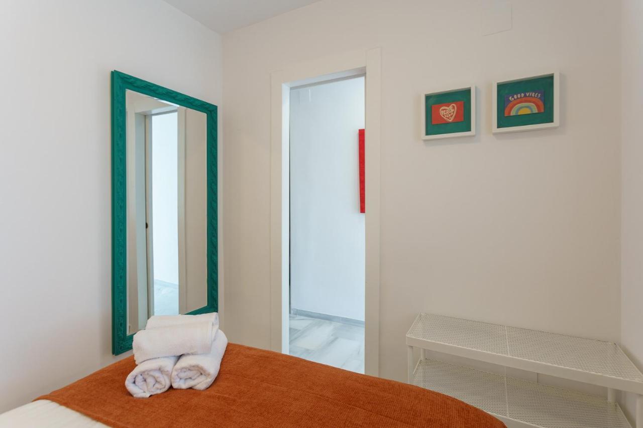 Malagasuite Carihuela Apartments Торремолинос Экстерьер фото