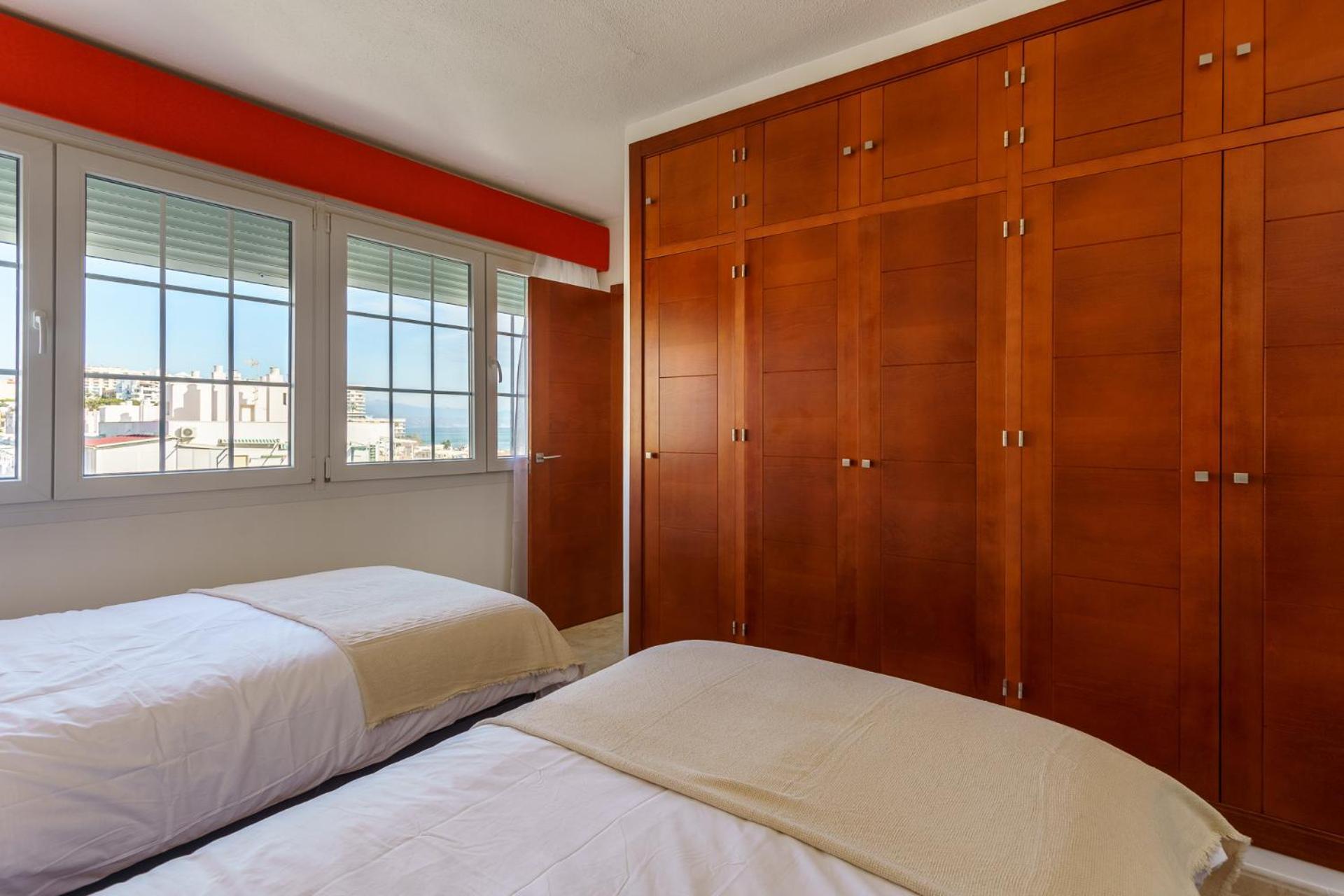 Malagasuite Carihuela Apartments Торремолинос Экстерьер фото