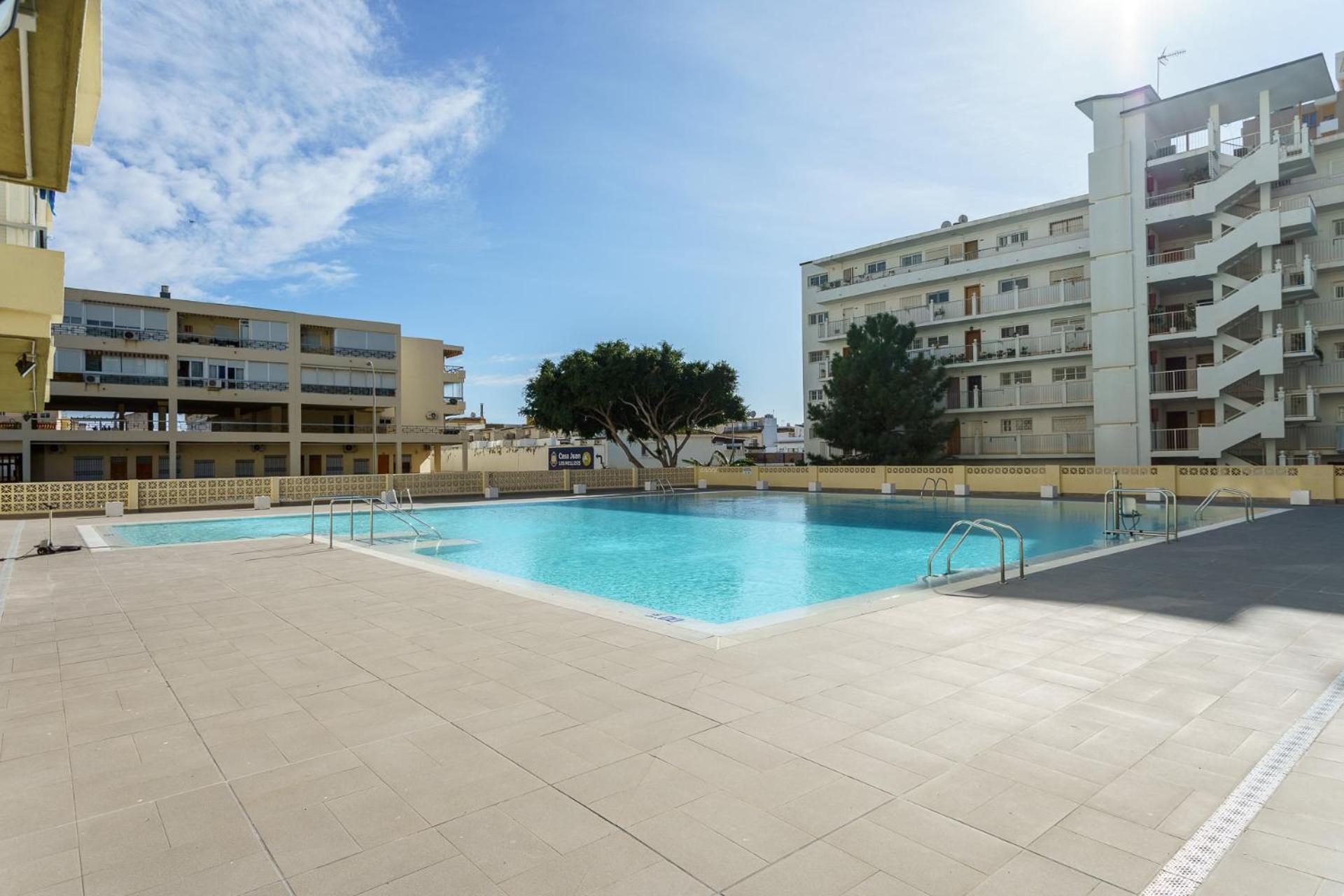 Malagasuite Carihuela Apartments Торремолинос Экстерьер фото