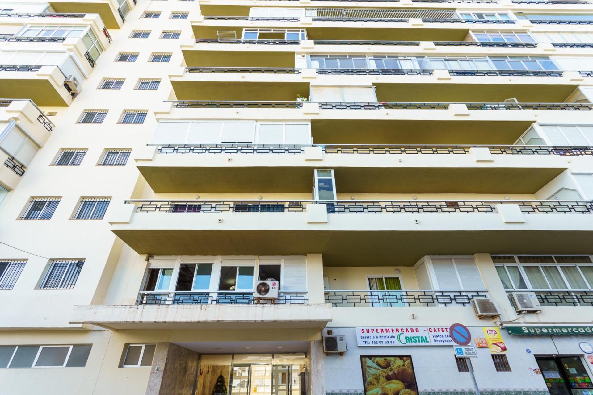 Malagasuite Carihuela Apartments Торремолинос Экстерьер фото