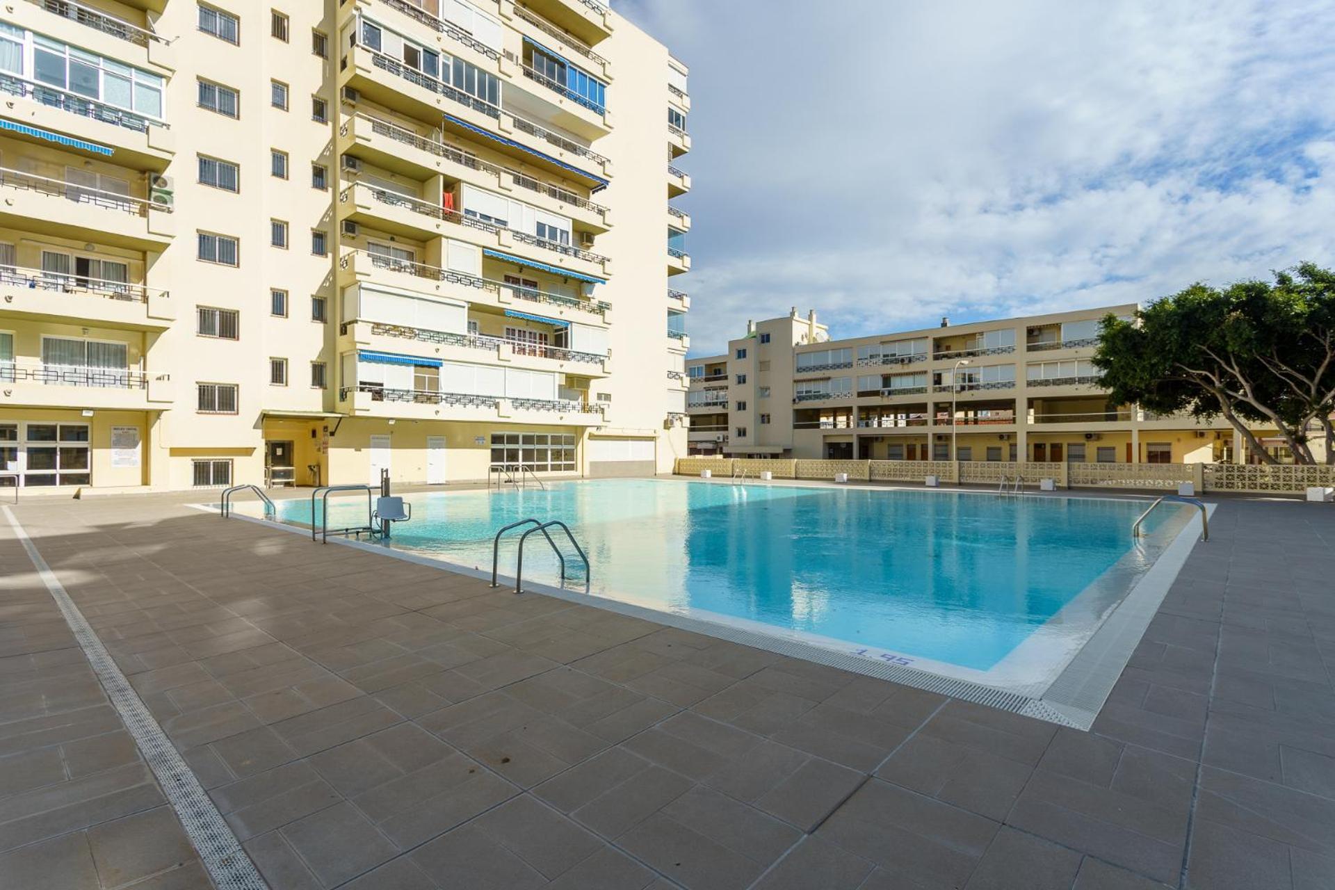 Malagasuite Carihuela Apartments Торремолинос Экстерьер фото
