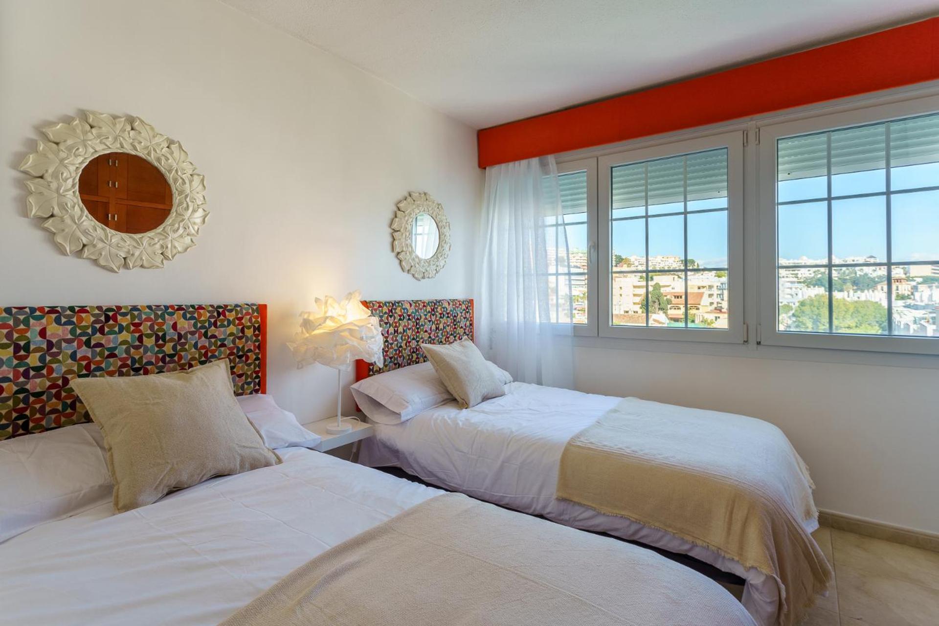 Malagasuite Carihuela Apartments Торремолинос Экстерьер фото