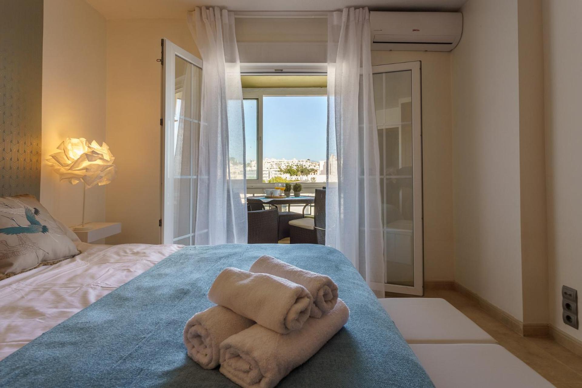 Malagasuite Carihuela Apartments Торремолинос Экстерьер фото